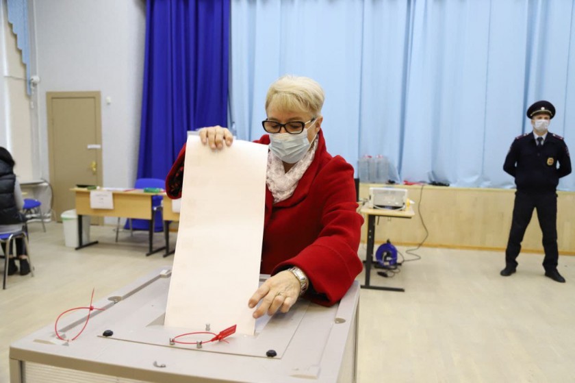 Руководитель РГАКФД проголосовала в Опалиховской СОШ
