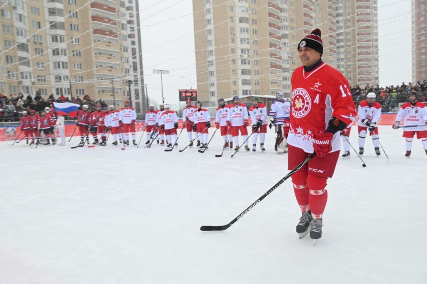 Легенды мирового хоккея сыграли в Красногорске