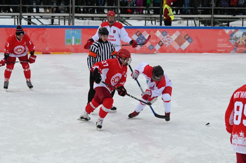 Легенды мирового хоккея сыграли в Красногорске