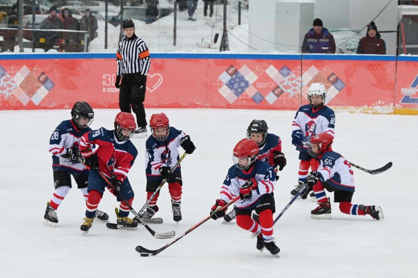 Легенды мирового хоккея сыграли в Красногорске