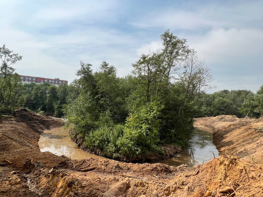 В Красногорске проводят работу по очистке реки