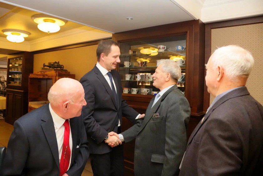 Дмитрий Волков провёл встречу с почётными жителями Красногорска