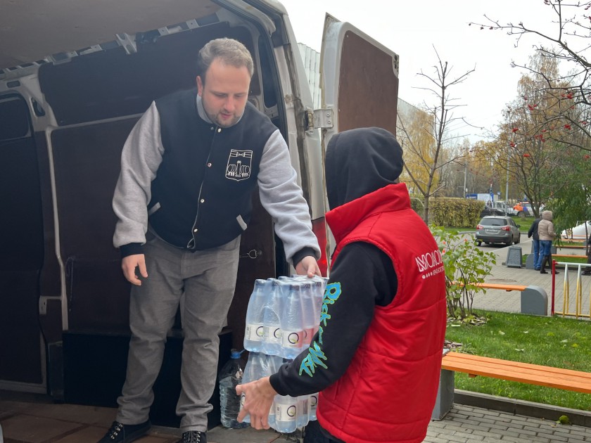 1000 бутылок воды передали пациентам военного госпиталя в Красногорске