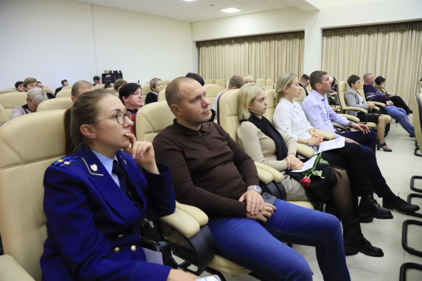 Депутаты 120 округа отчитались в Красногорске о реализации наказов избирателей