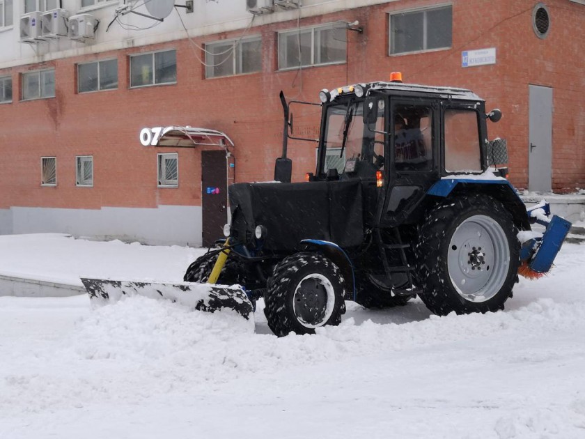 Более 1000 рабочих и 147 единиц техники вышли на борьбу с последствиями снегопада в Красногорске