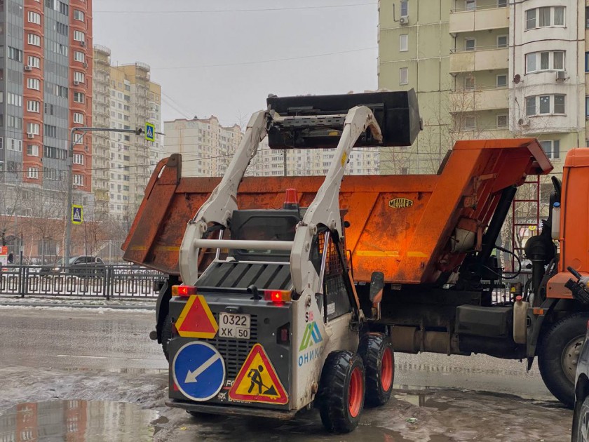 В Красногорске продолжаются работы по уборке наледи