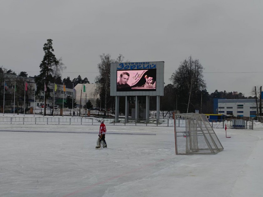 На стадионе «Зоркий» завершился шестой ежегодный турнир по хоккею с мячом памяти Михаила Девишева