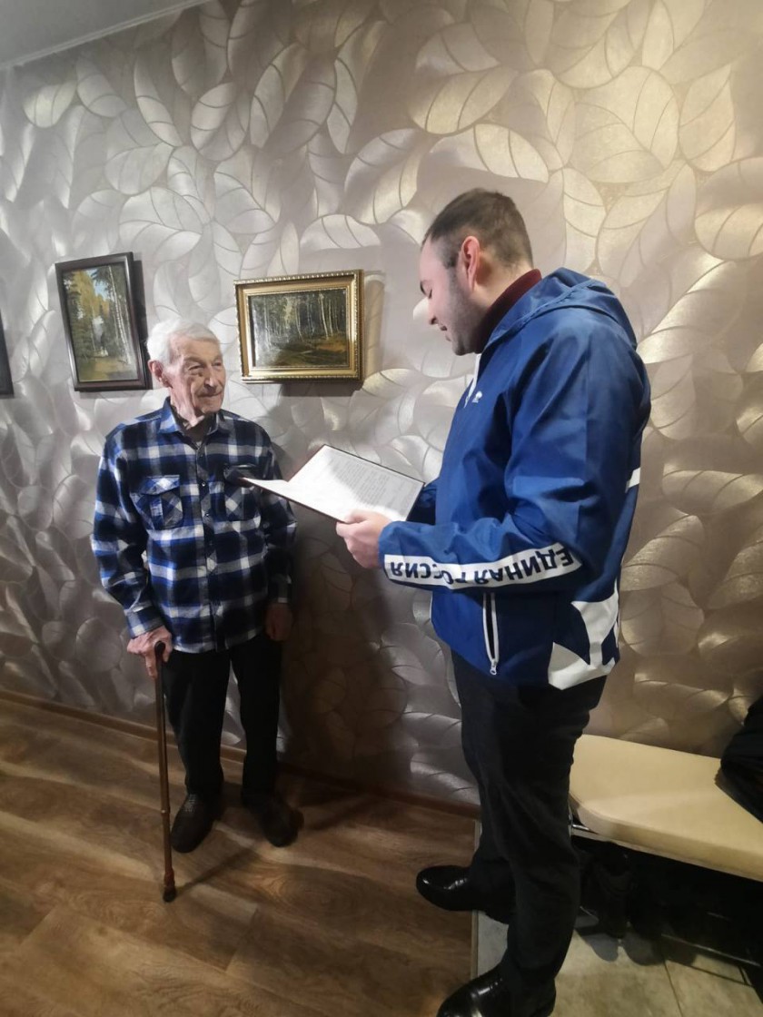 В Красногорске поздравили ветерана с 99-летием