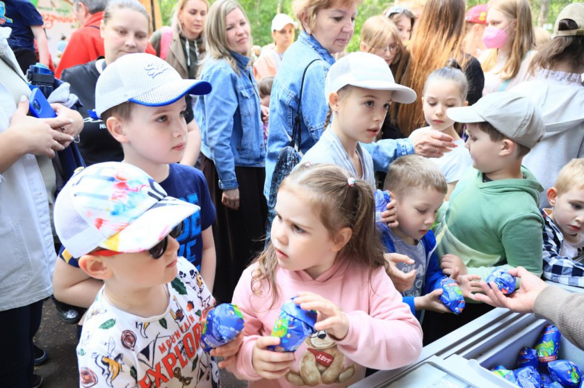 Для посетителей детского городка "Сказочный" устроили сладкий праздник в Красногорске