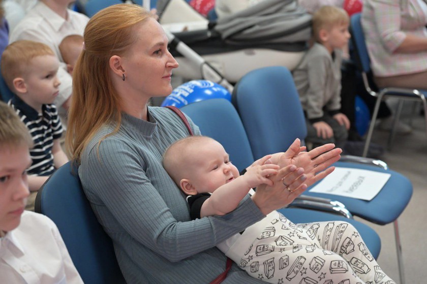 В Красногорске поздравили многодетные семьи с рождением третьего ребенка