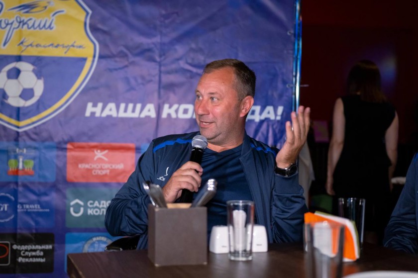 ФК «Зоркий» в преддверии старта сезона «LEON-Вторая лига» встретился с болельщиками