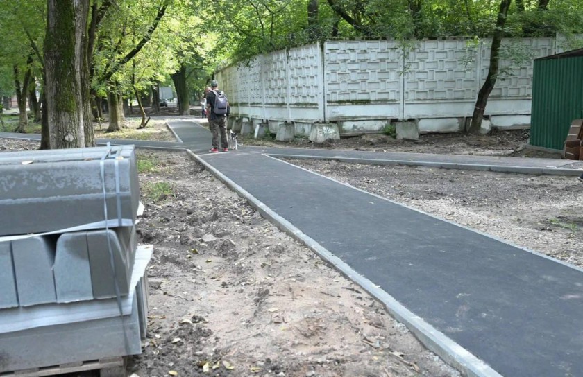 Дмитрий Волков оценил ход ремонта дворовой территории в Красногорске