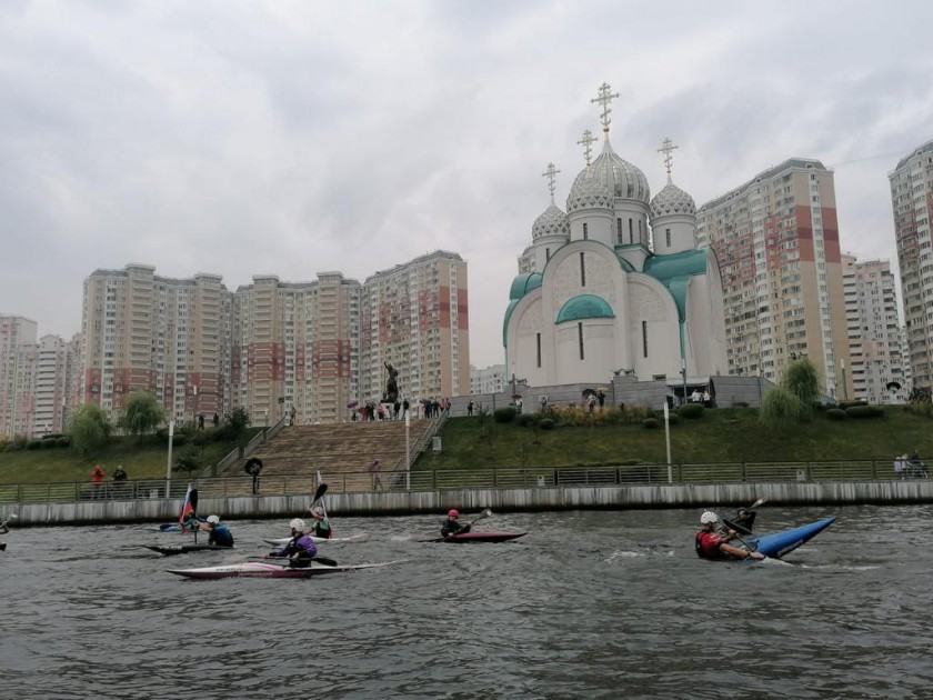 В Павшинской пойме в рамках празднования Дня Красногорска прошёл парад водных видов спорта.