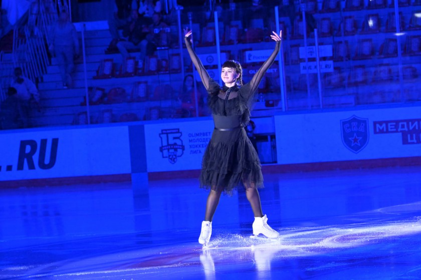 Камила Валиева открыла сезон молодежной хоккейной лиги в Красногорске