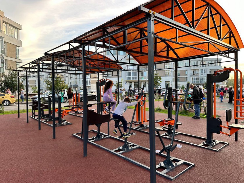 Новую спортивную зону, площадью свыше 1400 квадратных метров, открыли в Красногорске