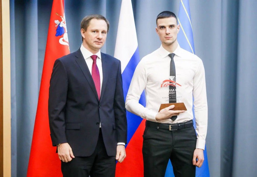 Дмитрий Волков вручил награды «Команда года - 2023» сотрудникам администрации и профильным специалистам