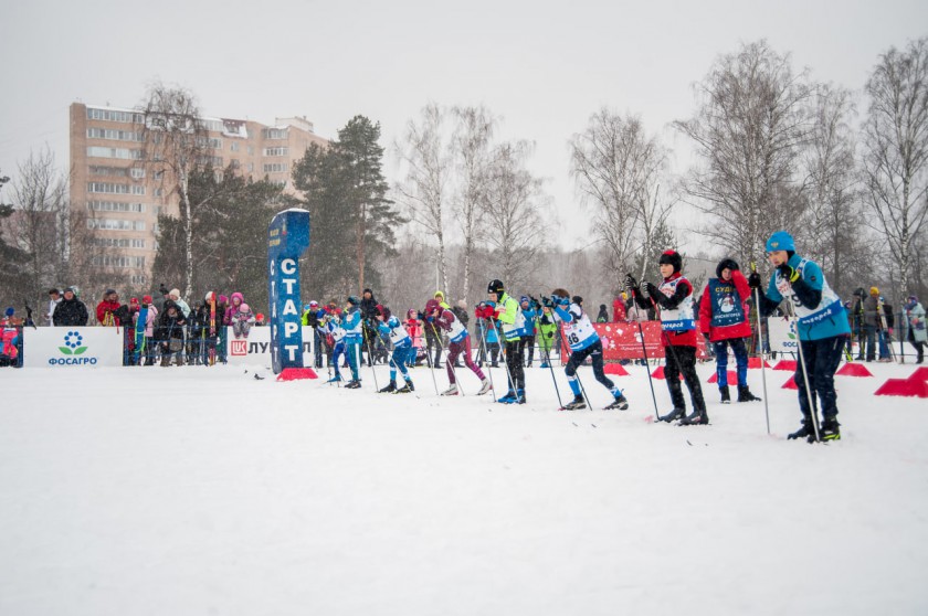 Место новых побед: свыше 800 юных спортсменов приняли участие в соревнованиях по лыжным гонкам «Крещенские морозы»