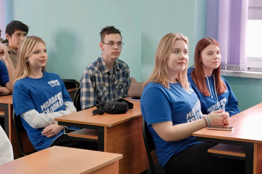 Молодогвардейцы организовали мастер-класс по оказанию первой медицинской помощи в Красногорском экономико-правовом техникуме