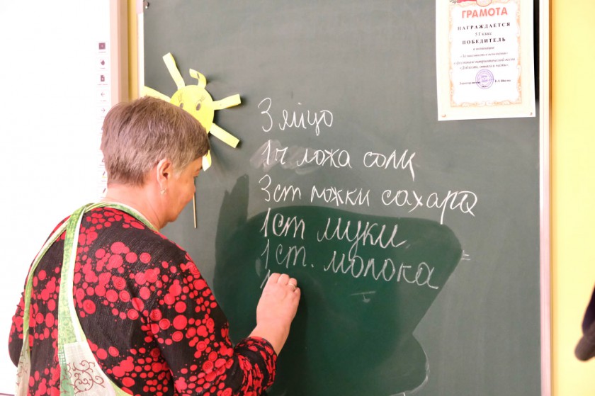 С пылу, с жару: мастер-класс по выпеканию блинов провели для школьников Красногорска