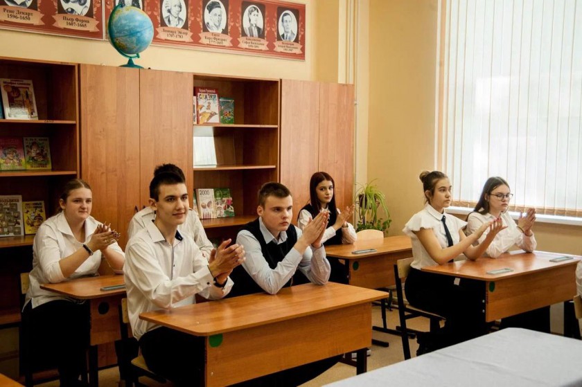 В красногорском образовательном центре «Созвездие» открыли Парту Героя в честь участника СВО
