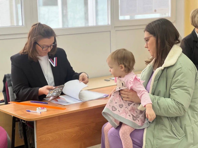 Супруга военнослужащего СВО проголосовала на выборах Президента РФ 