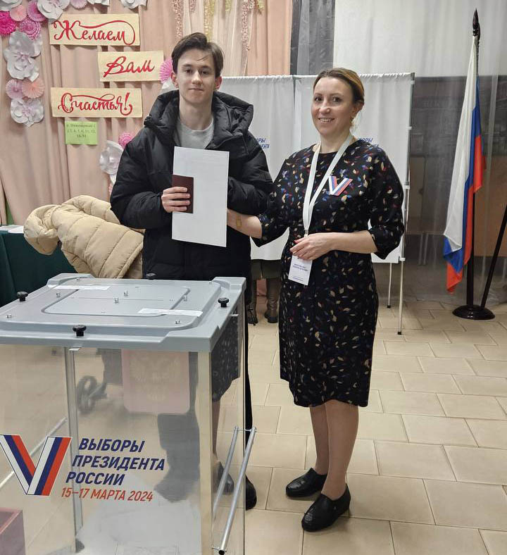 Выпускники Николо-Урюпинской школы впервые приняли участие в выборах Президента РФ  