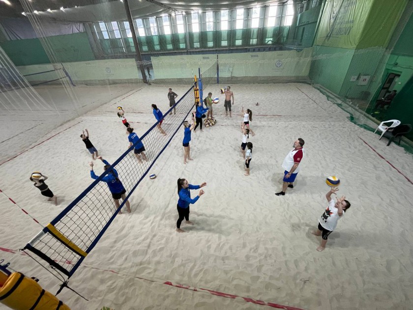 В красногорском центре развития детского спорта «Зенит» прошел мастер-класс по пляжному волейболу