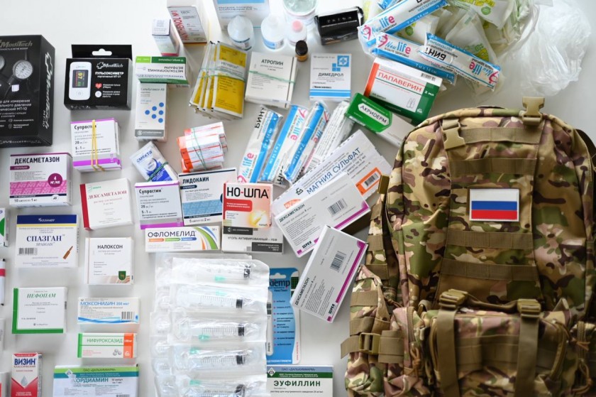 Медицинские рюкзаки с  необходимыми препаратами отправили красногорским женщинам-медикам в зону СВО