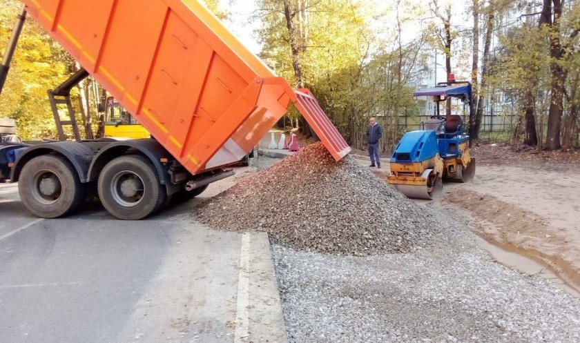 По обращениям жителей в поселке Инженерный стартовали работы по обустройству новой остановки. 