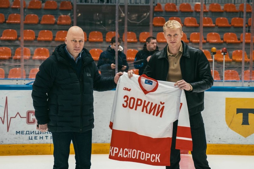 На красногорской ледовой Арене им. В. В. Петрова состоялся турнир по мини-хоккею с мячом памяти Заслуженного мастера спорта и заслуженного тренера СССР Александра Тенякова