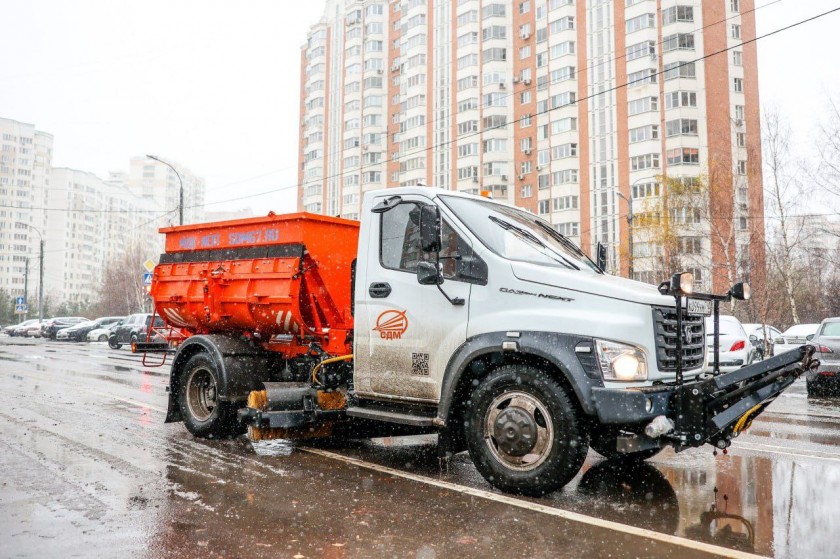 Коммунальные и дорожные службы городского округа Красногорск работают в режиме повышенной готовности, ликвидируя последствия снегопада 