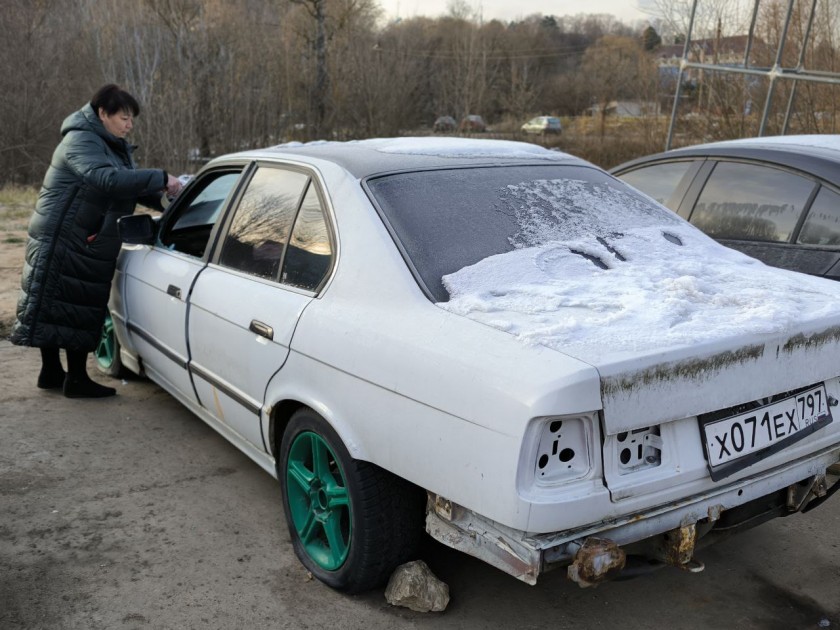 По поручению Главы Красногорска Дмитрия Владимировича Волкова в округе продолжается работа по эвакуации с парковок и общественных пространств брошенных разукомплектованных транспортных средств