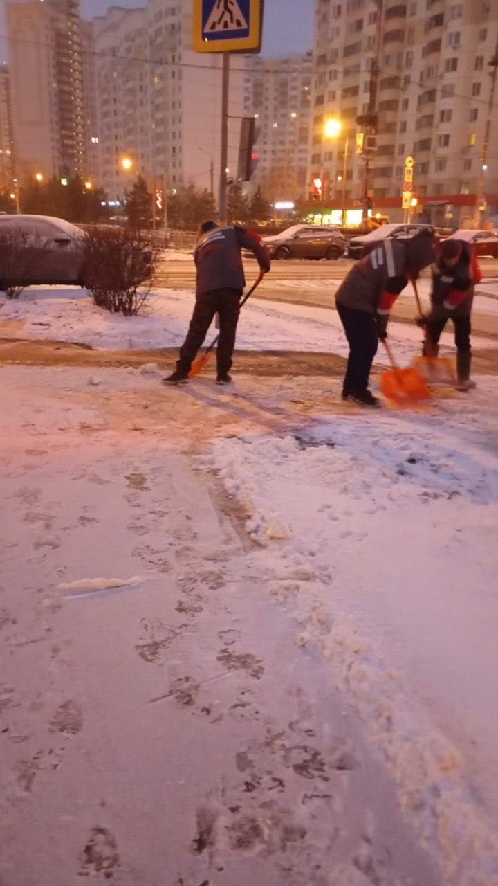 В связи со снегопадом, все коммунальные и дорожные службы городского округа Красногорск переведены в режим повышенной готовности