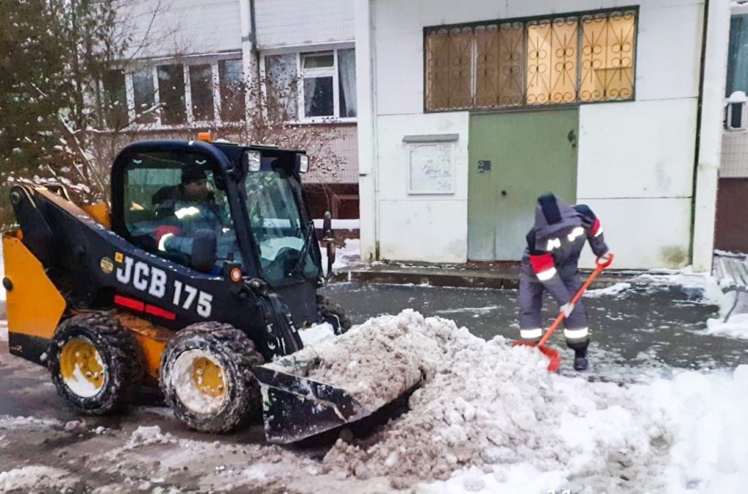 Коммунальные и дорожные службы городского округа Красногорск продолжают уборку снега 