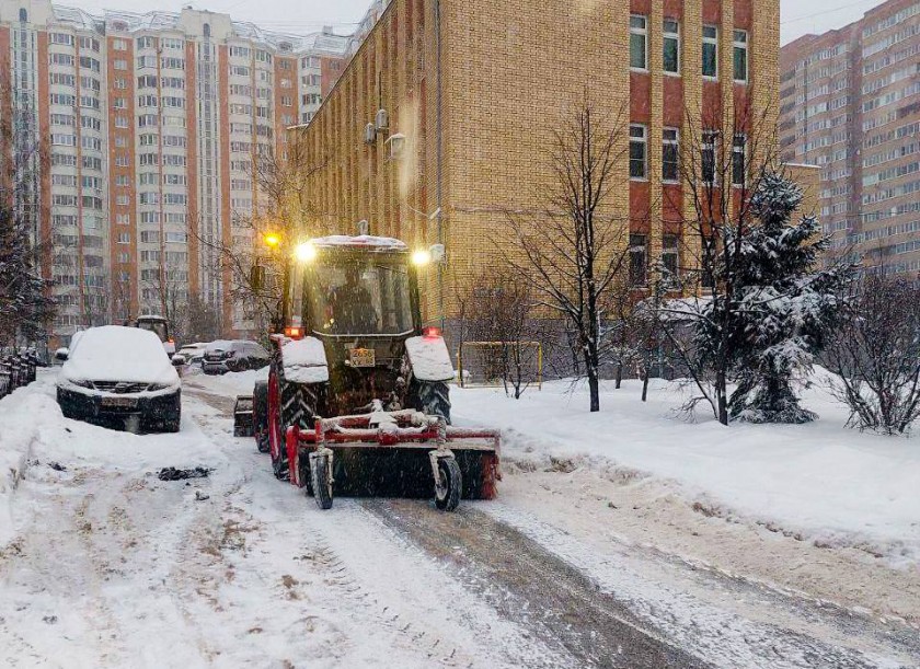 Зима в Красногорске выдалась снежной: городские службы ежедневно проводят уборку снега в круглосуточном режиме