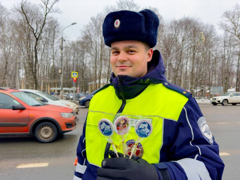 Подмосковная Госавтоинспекция провела традиционную новогоднюю акцию «Деду Морозу обещаю – ПДД не нарушаю!»