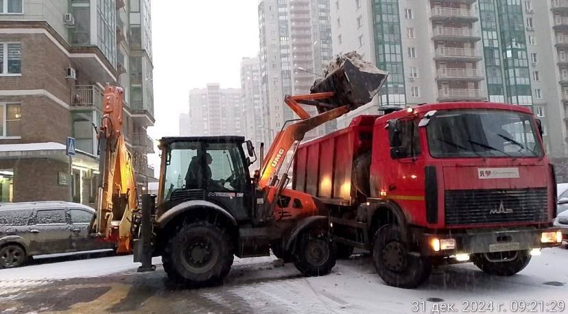 Красногорские службы ведут оперативную уборку снега