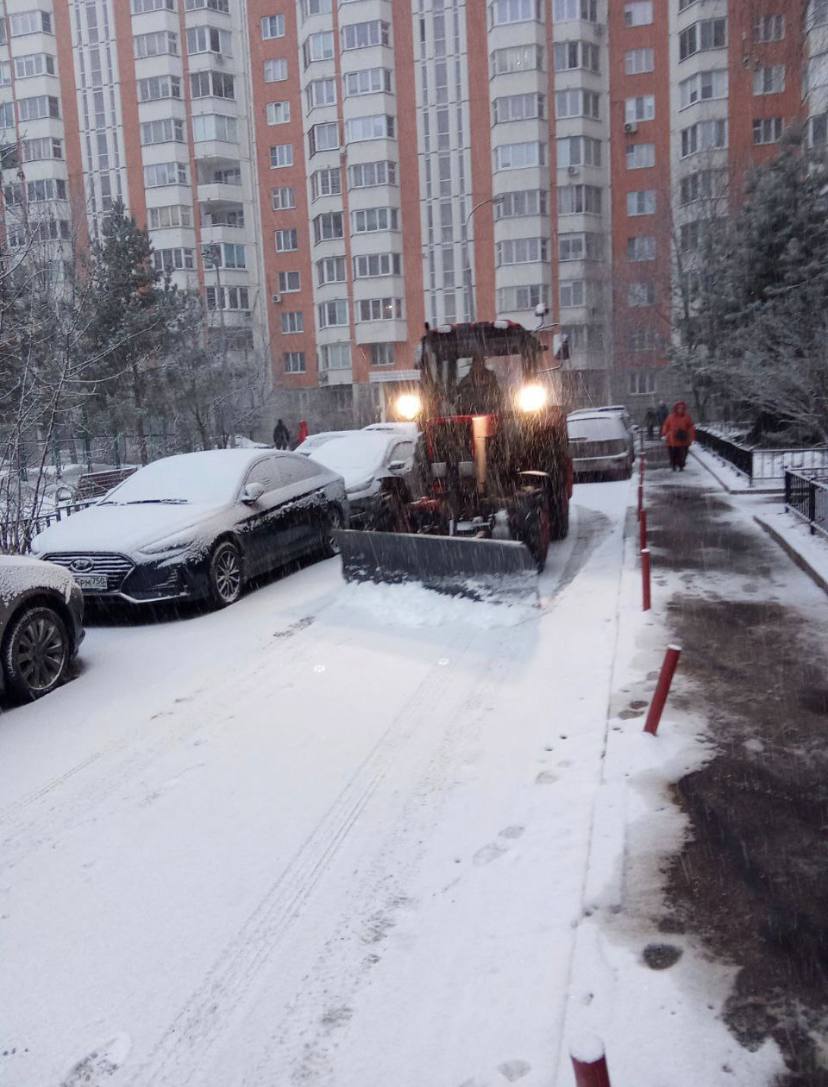 Красногорские службы ведут оперативную уборку снега