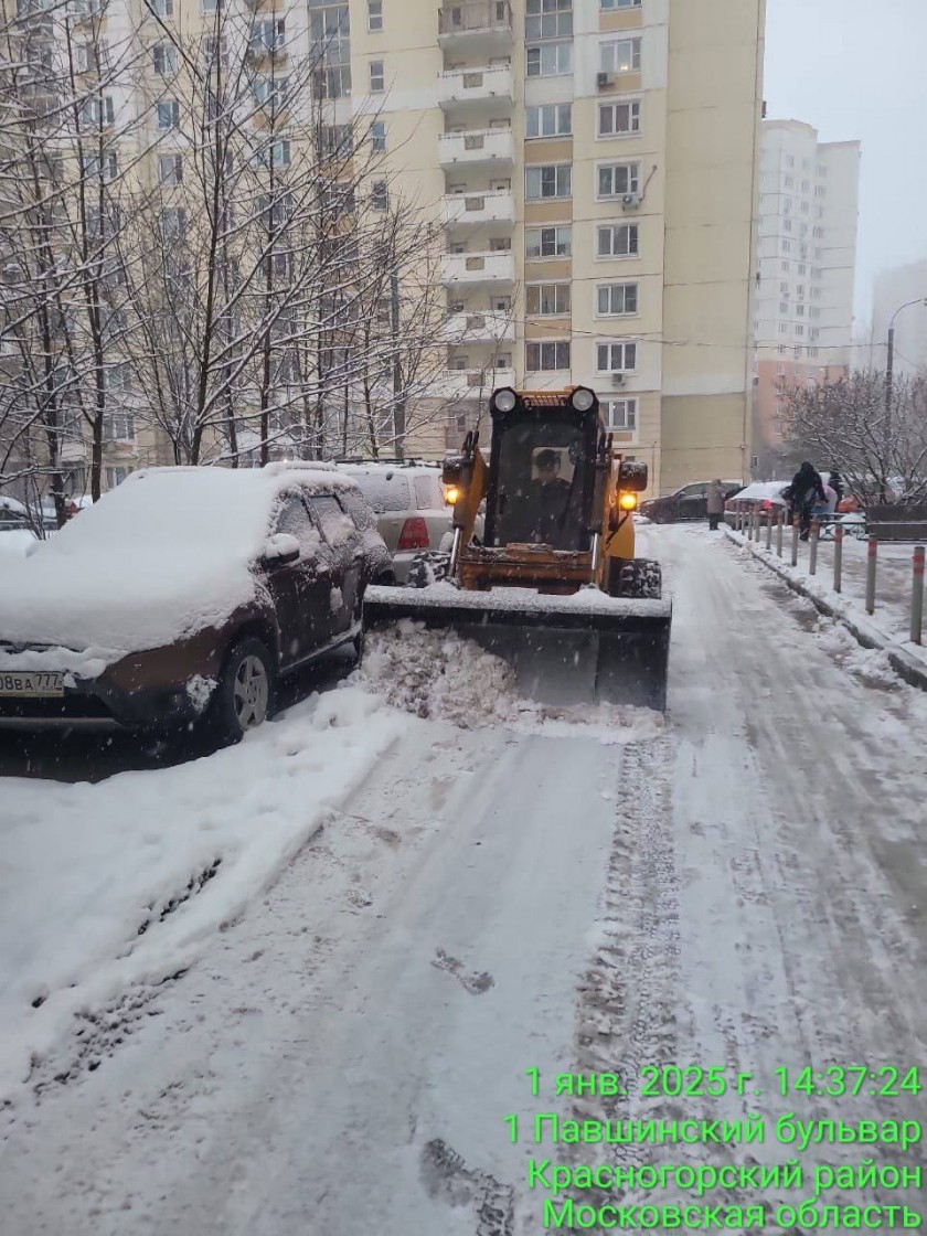 Коммунальные и дорожные службы Красногорска продолжают работу в режиме повышенной готовности