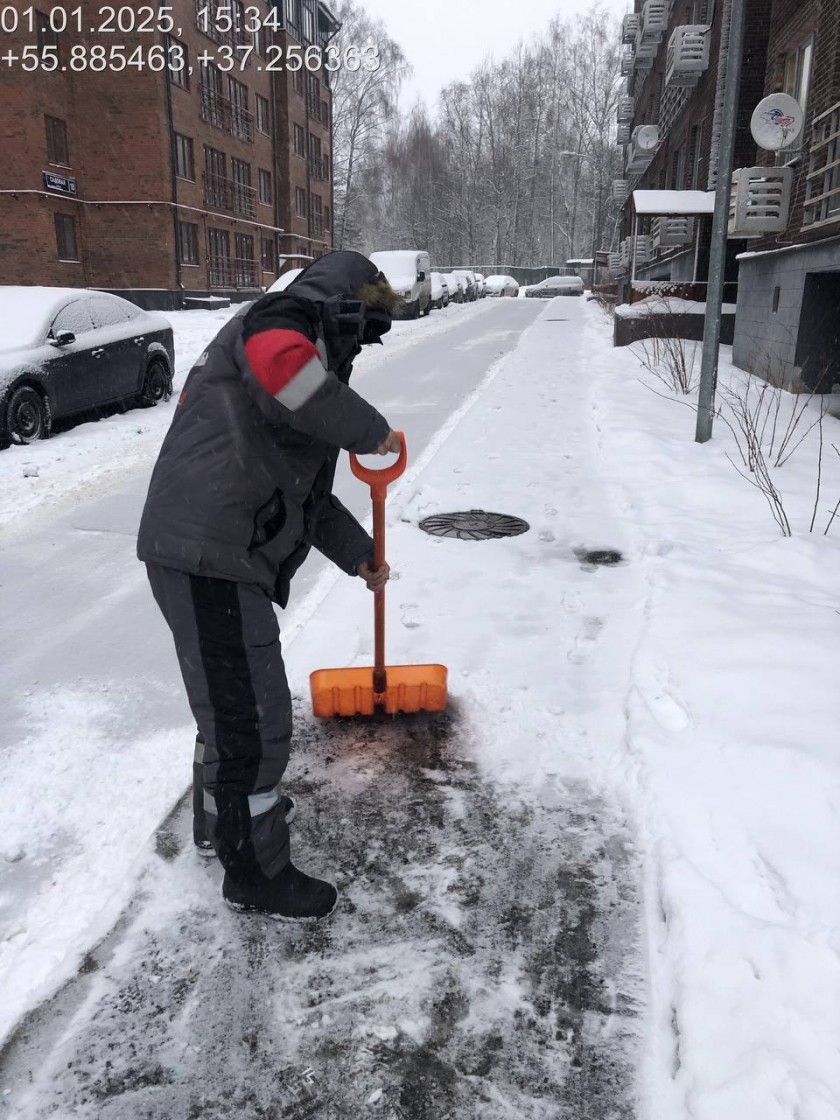 Коммунальные и дорожные службы Красногорска продолжают работу в режиме повышенной готовности