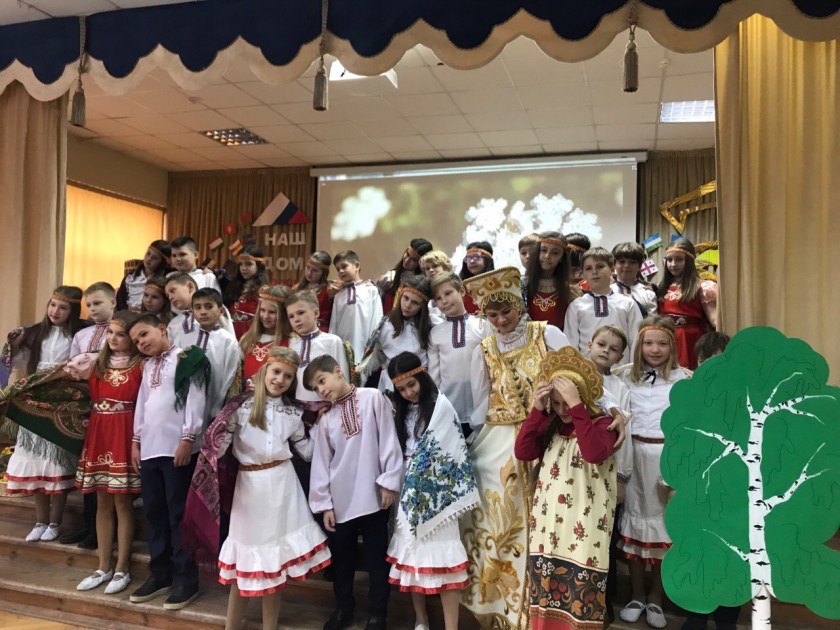 В Красногорской гимназии № 2 проходит праздник дружбы народов