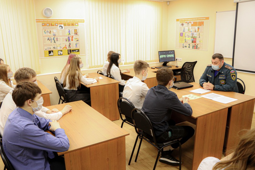 Школьники Красногорска посетили защитное сооружение