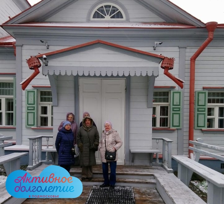 Красногорские пенсионеры посетили музей-заповедник «Абрамцево»