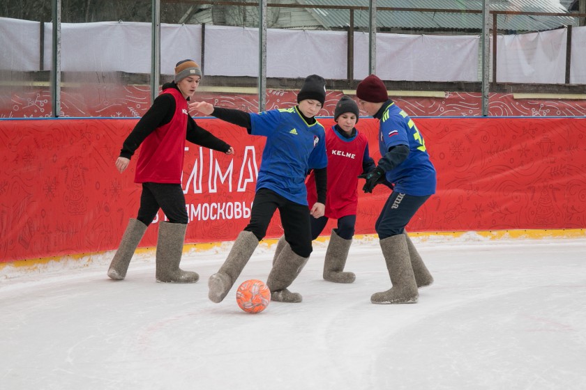 В Красногорске прошел детский турнир по футболу в валенках